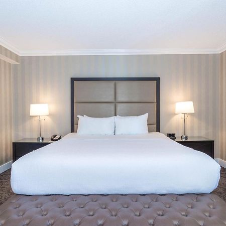 Sandman Signature Edmonton Downtown Hotel Екстериор снимка