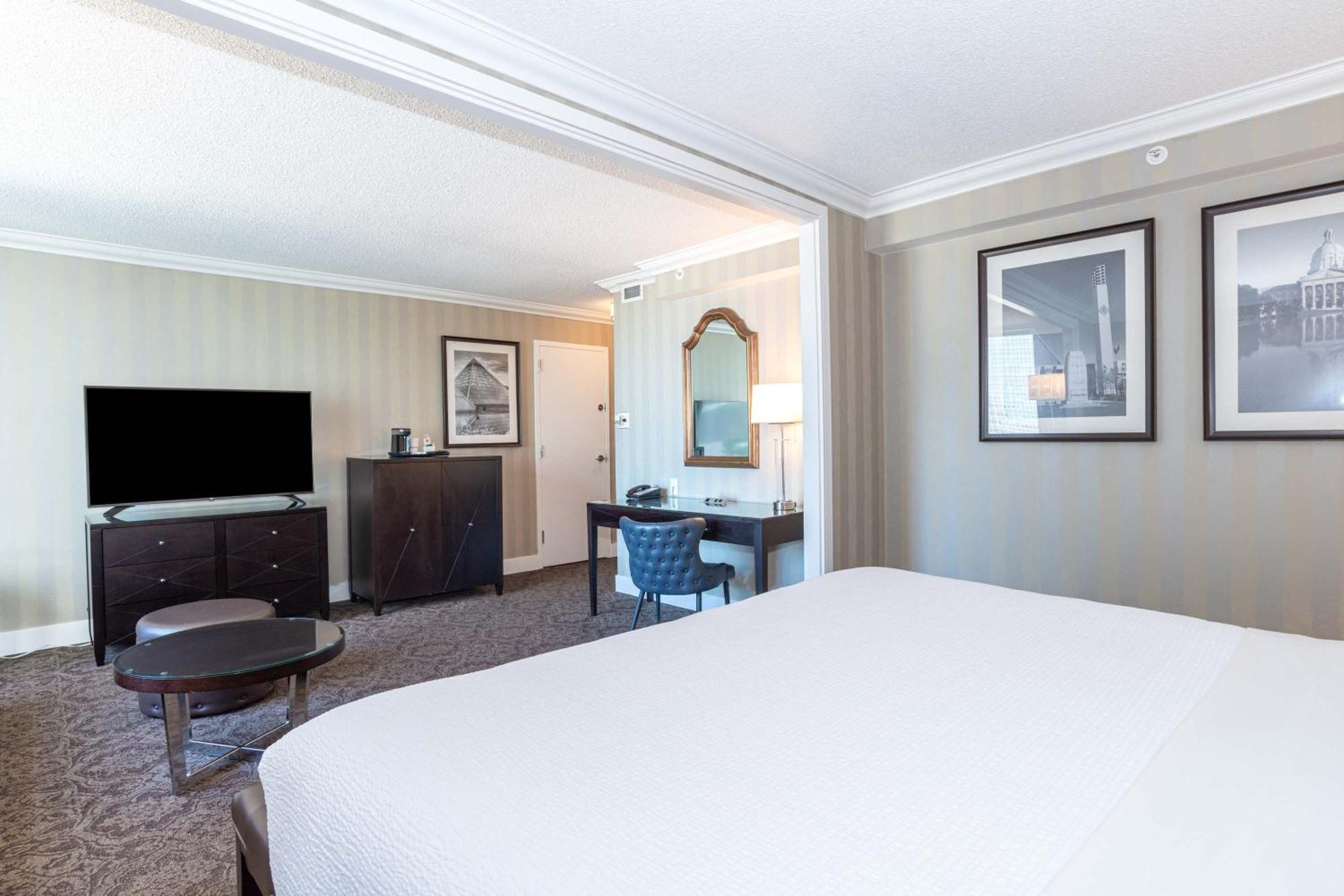 Sandman Signature Edmonton Downtown Hotel Екстериор снимка