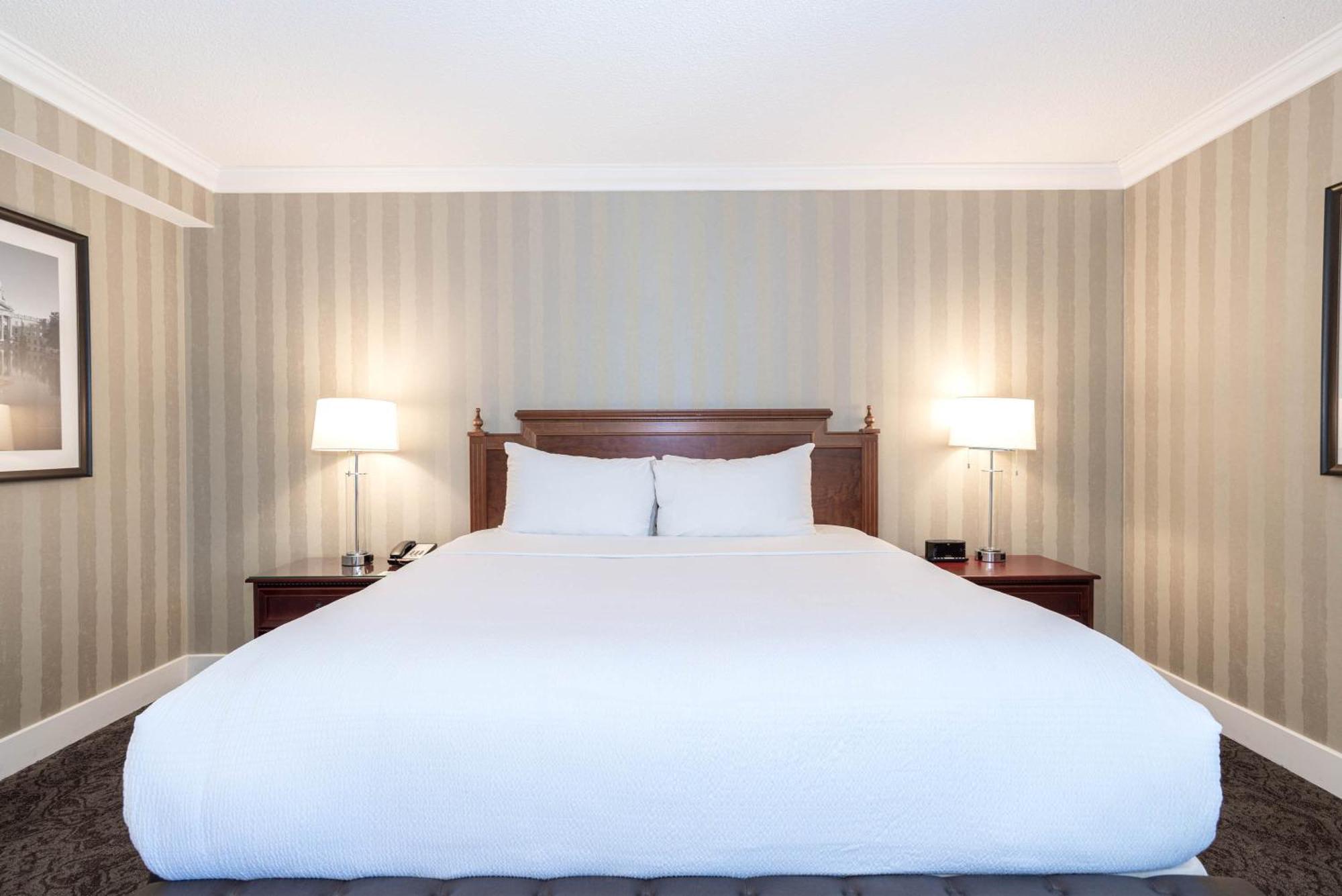Sandman Signature Edmonton Downtown Hotel Екстериор снимка